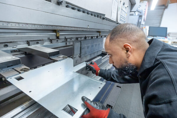 Metallverarbeitung bei MEZ für Krankabinen